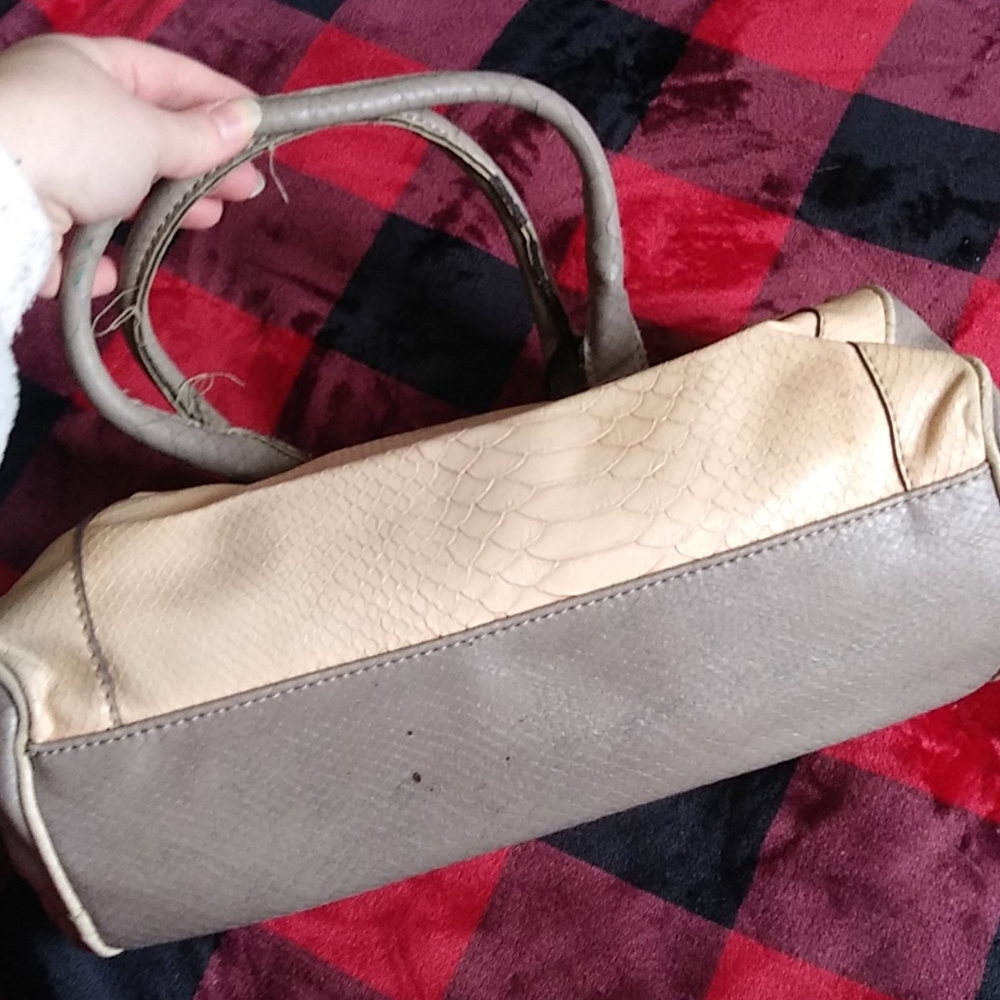 Guess handbag - Picture 4 of 6